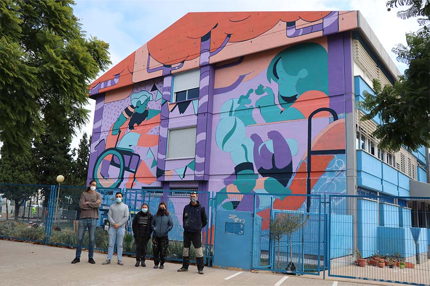 Continúa el Festival Més que Murs con el mural de la artista Galleta María en la fachada del CEIP Ausiàs March de Sagunto