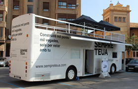 El Bus de la Llengua promociona en Sagunto el uso del valenciano
