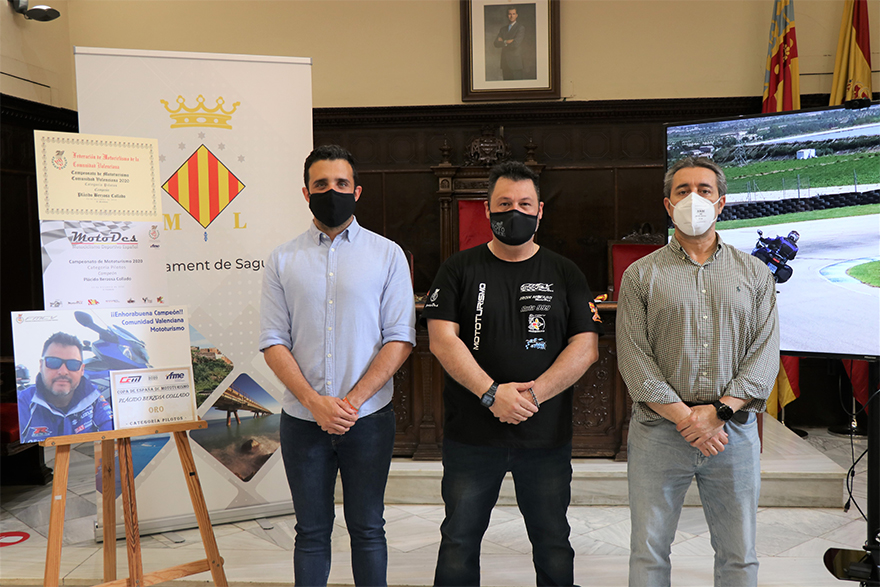 El Ayuntamiento de Sagunto recibe al Campeón de Mototurismo 2020, Plácido Berzosa