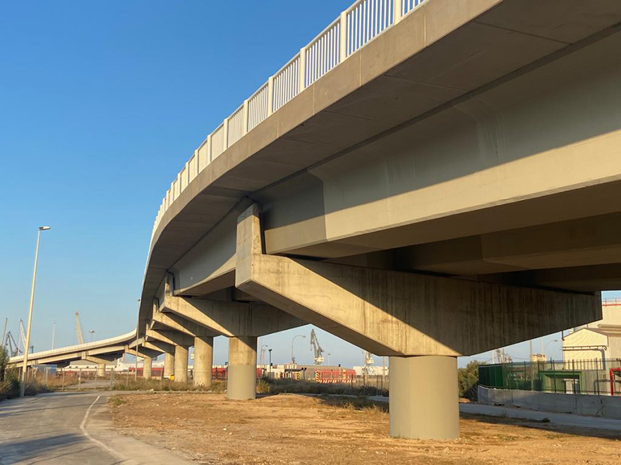 Se abre al tráfico el puente de acceso al polígono químico tras su reforma