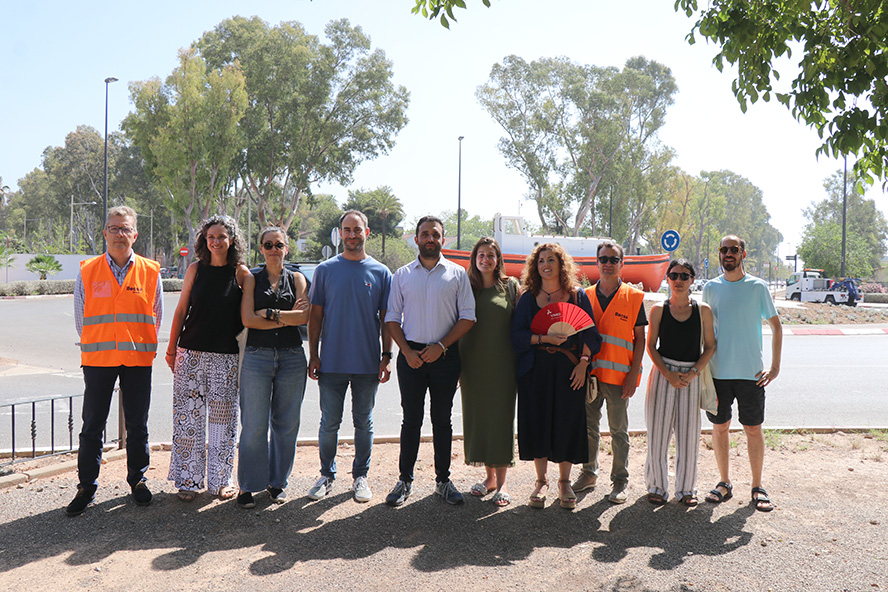 L'Ajuntament de Sagunt instal·la l'embarcació Virgen de Begoña en la rotonda del carrer Adolfo Suárez
