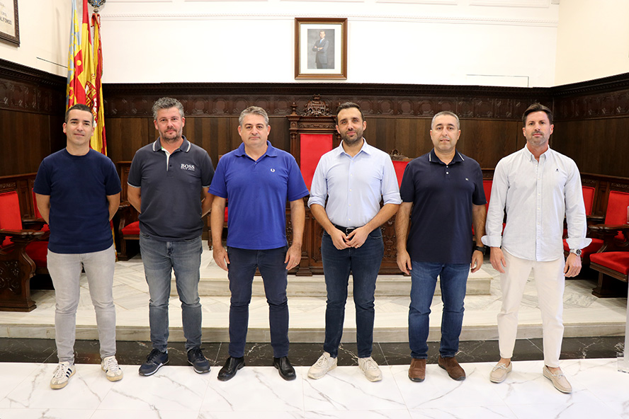 La nueva directiva del CD Acero se reúne con el alcalde y el concejal de Actividad Física, Salud y Deportes