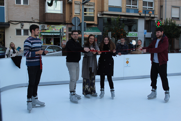 El Ayuntamiento de Sagunto inaugura la pista de patinaje en Cronista Chabret