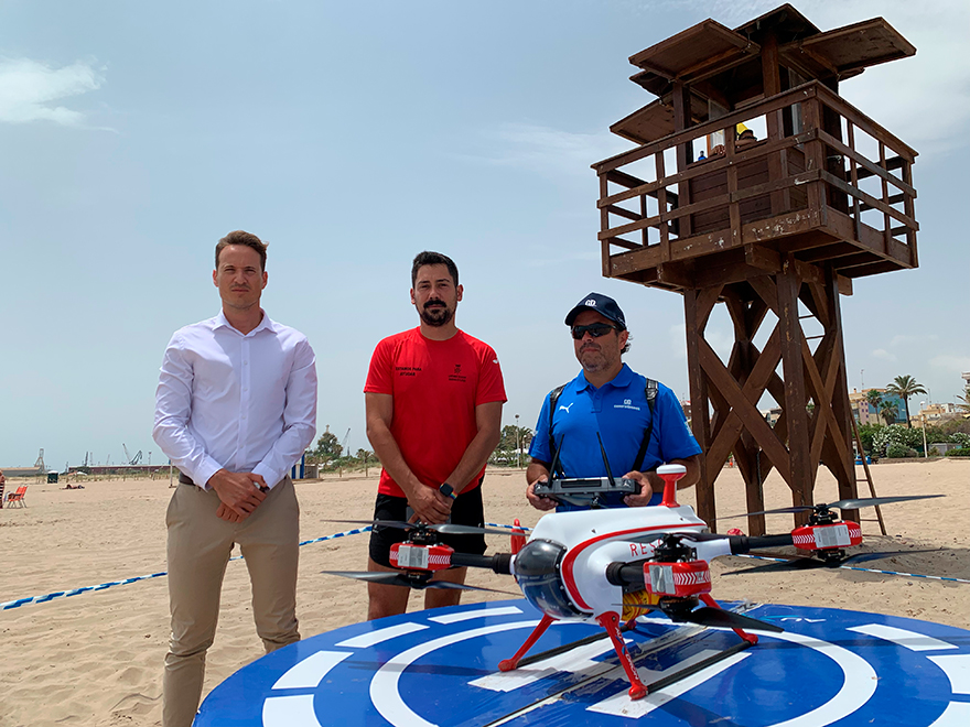 Sagunto mantendrá el servicio de vigilancia y rescate con drones en sus playas durante los próximos cuatro años de la mano de General Drones