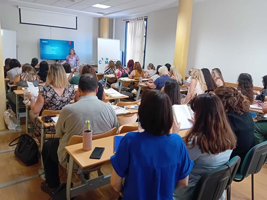 La charla ‘Trámites básicos de extranjería relacionados con el empleo’ reúne a más de 30 profesionales 