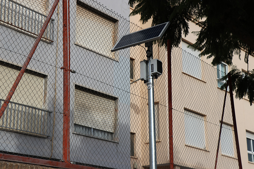 L'Ajuntament rep 25 equips de mesurament per al control de qualitat de l'aire en centres educatius