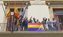 El Equipo de Gobierno pone la bandera republicana en el Ayuntamiento de Sagunto y en la Tenencia de Alcaldía de Puerto de Sagunto 