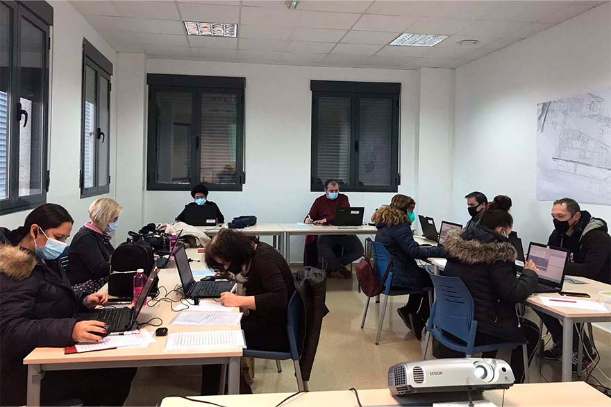 El Ayuntamiento de Sagunto inicia la Formación Profesional para el Empleo en ‘Actividades auxiliares de comercio’ con la visita a Carrefour