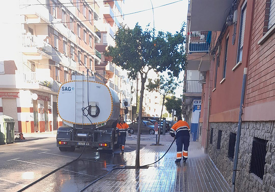 La SAG establece un programa anual de baldeos con agua a presión para mejorar la limpieza de las calles