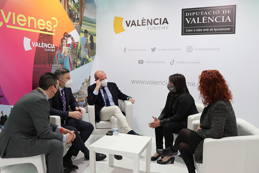 El departamento de Turismo se reúne con la Diputación de Valencia y empresas especializadas en FITUR