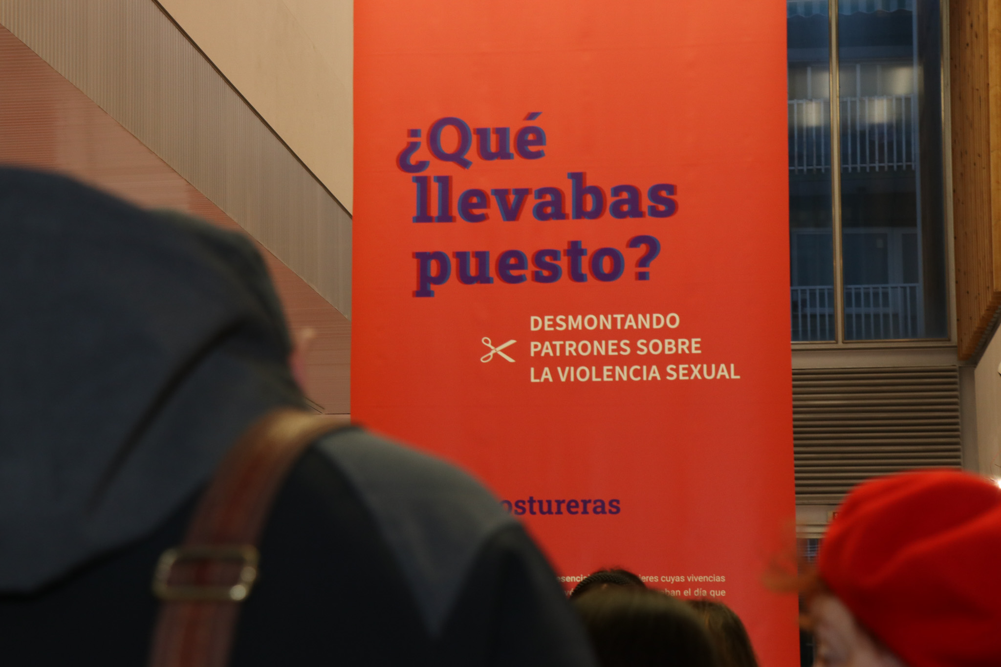 Llega a Sagunto la exposición colectiva ‘¿Qué llevabas puesto?’ para desmontar mitos sobre la violencia sexual