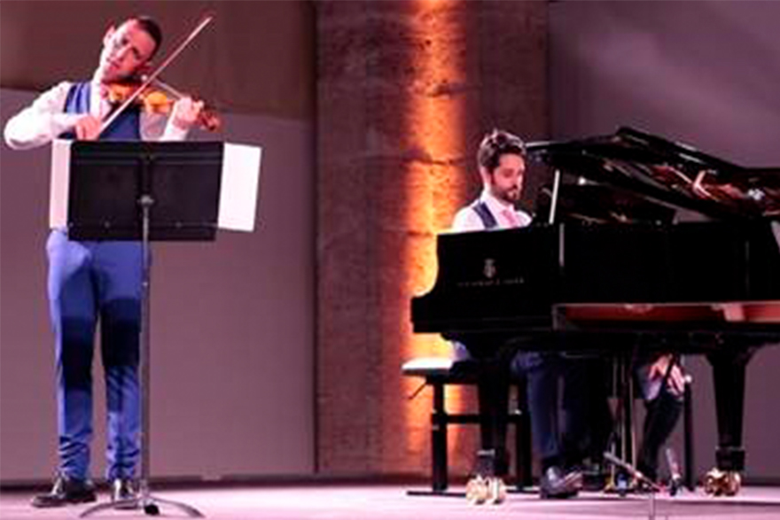 ‘Pinceladas emocionales’, un recital de violín y piano, llega al Teatro de Begoña