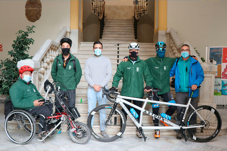 Sagunto recibe al grupo de personas con distintas capacidades que están realizando la Ruta del Grial Accesible