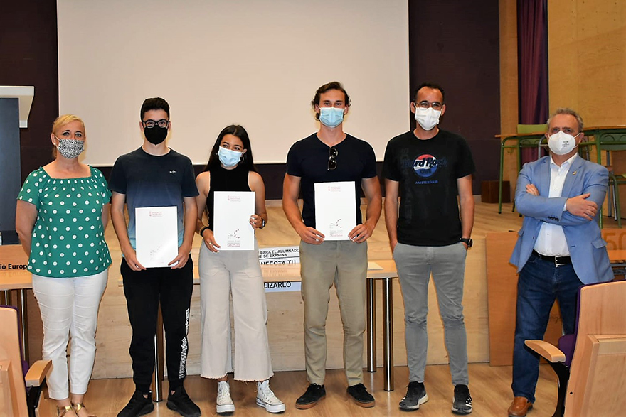 El IES Jorge Juan entrega el documento de Movilidad Europass a cuatro alumnos y alumnas del centro