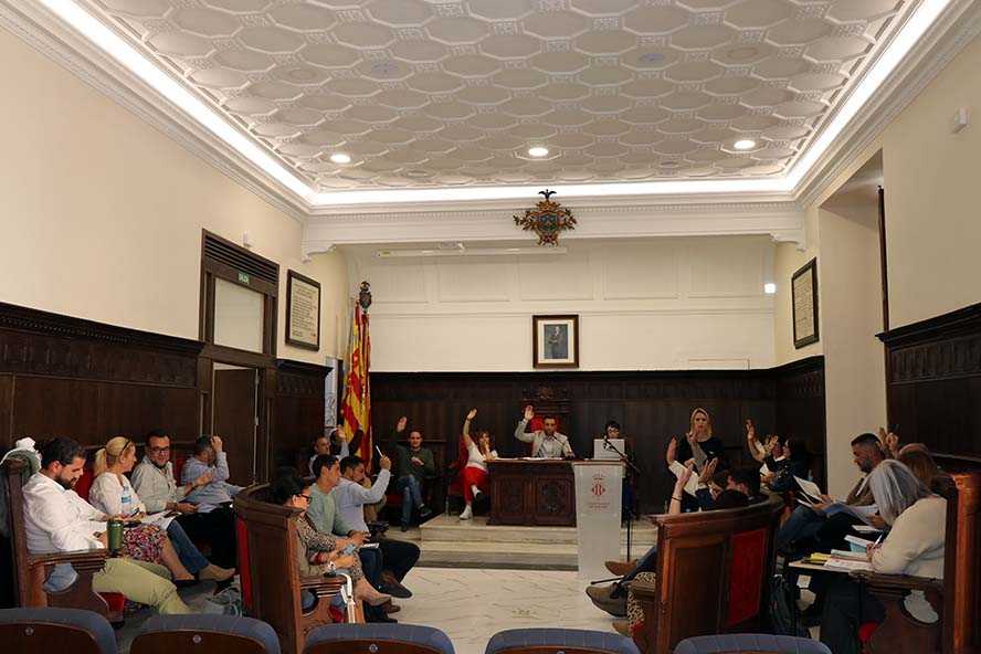 El pleno acuerda instar a la Conselleria de Educación a aumentar el número de plazas ofertadas para las pruebas del C1 de valenciano en la EOI