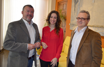 El alcalde recibe a la soprano Marta Estal tras lograr el premio de mejor cantante del Concurso Intercentros Melómano