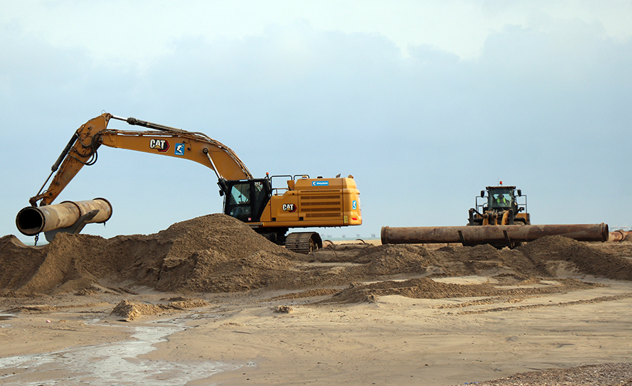 El secretari d'Estat de Medi Ambient visita les obres de regeneració de les platges del nord de Sagunt