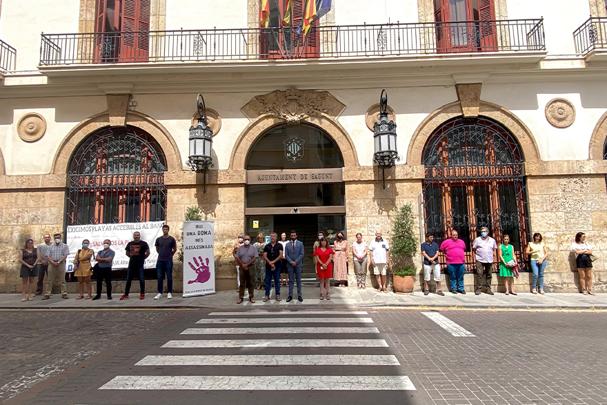 Sagunto guarda un minuto de silencio en señal de condena y repulsa por el presunto asesinato machista perpetrado en Parla (Madrid)