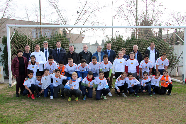 El Ayuntamiento muestra su apoyo al proyecto de la Fundación Valencia C.F. con los colegios Baladre y La Pinaeta