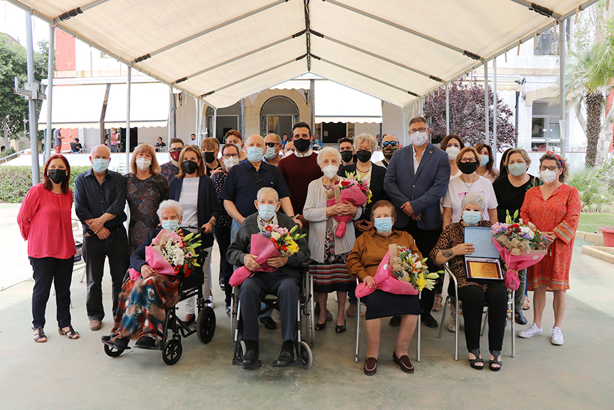 El Ayuntamiento de Sagunto homenajea a las personas que este año se convierten en centenarias