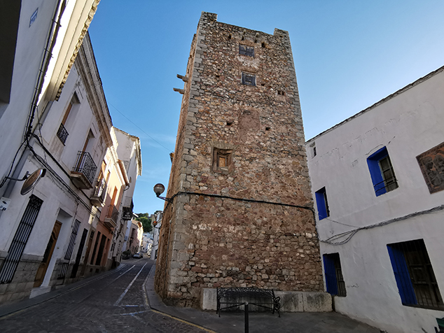 La Comisión de Territorio favorable a eliminar la obligación de los hoteles de tener plazas de aparcamiento en las zonas históricas