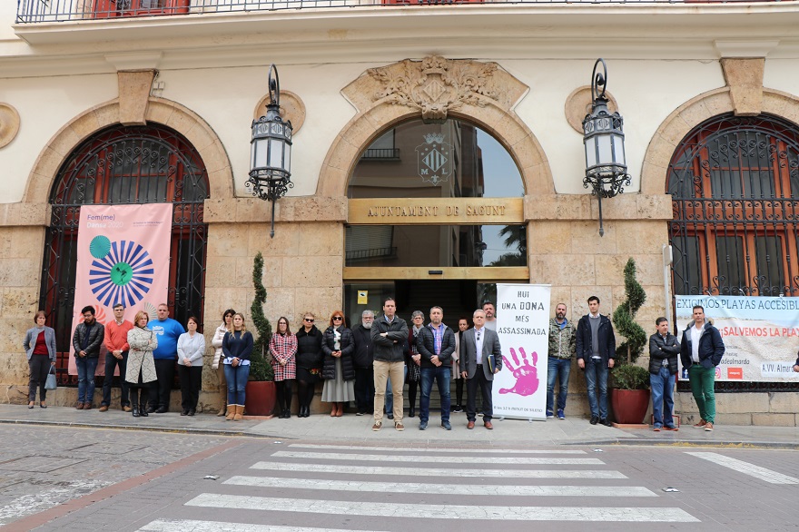 Sagunto guarda un minuto de silencio en señal de condena y repulsa por el presunto asesinato machista ocurrido en Villanueva de Castellón