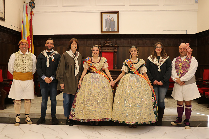 La ministra Diana Morant participa en una recepció amb les falleres majors de Sagunt