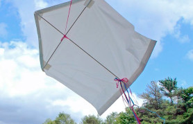 Educación alienta a los pequeños a realizar cometas para colgarlas en las ventanas y balcones por Pascua