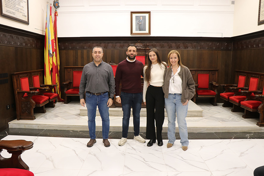 El Ayuntamiento de Sagunto reconoce el mérito de Pau Gimeno por su campeonato en la Liga Iberdrola de lucha