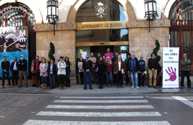 Sagunto guarda un minuto de silencio por los presuntos asesinatos machistas ocurridos en Valga, Estepona y Ciudad Lineal