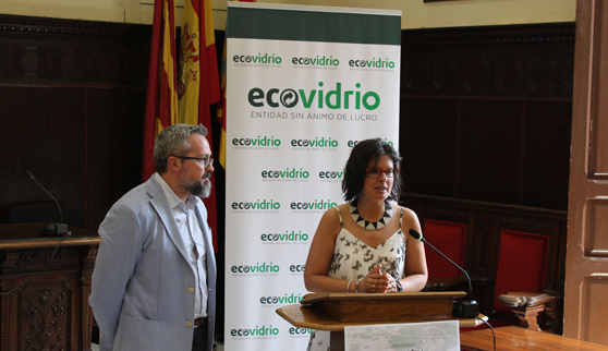 Medio Ambiente presenta junto a Ecovidrio la campaña “La Millor Vidre-Penya”