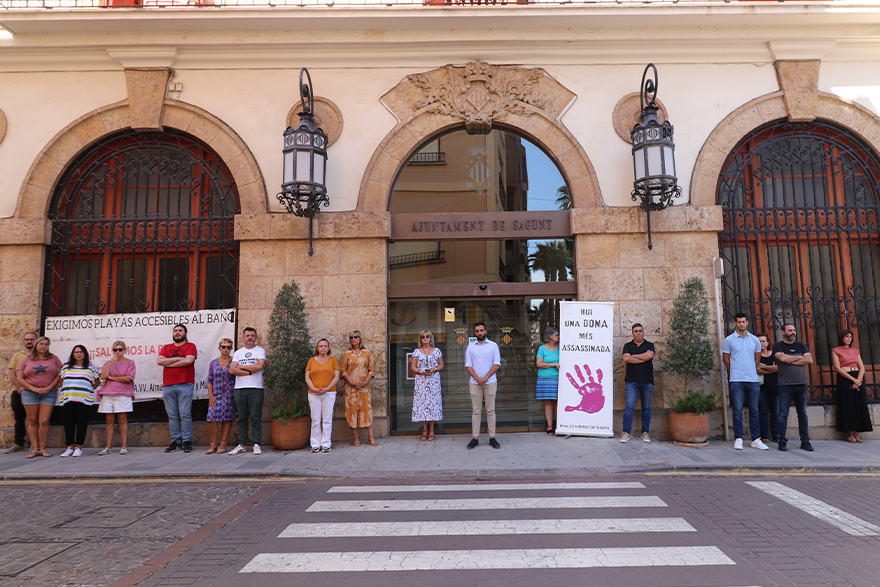 Sagunto guarda un minuto de silencio en señal de condena y repulsa por el presunto asesinato machista perpetrado en Escatrón (Zaragoza)