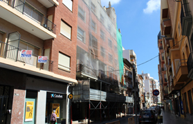 Comienzan las obras de rehabilitación de la fachada del edificio del Camí Real