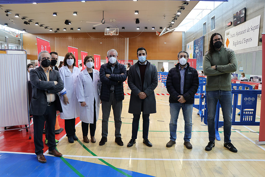 Comienzan las vacunaciones masivas contra la Covid-19 en el Pabellón René Marigil de Sagunto 