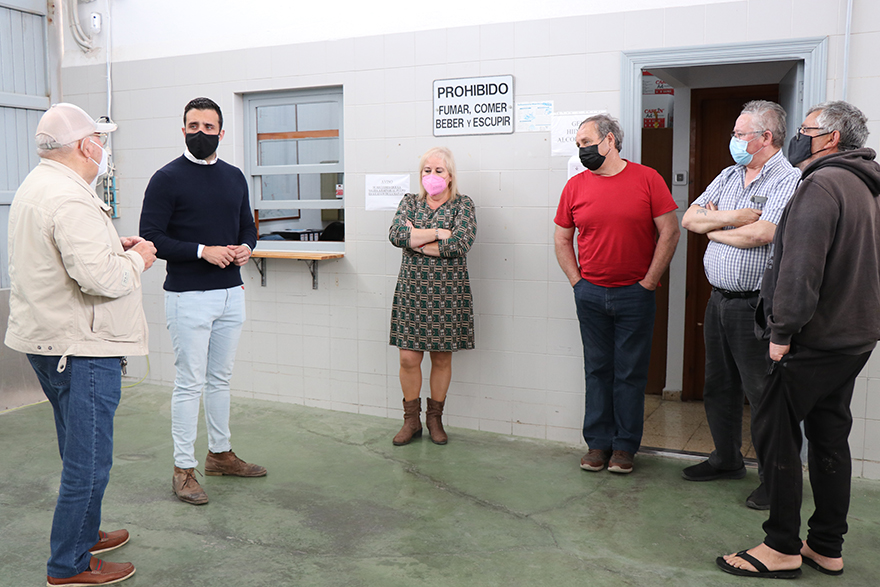 Darío Moreno visita la Cofradía de Pescadores Virgen del Carmen para darle su apoyo