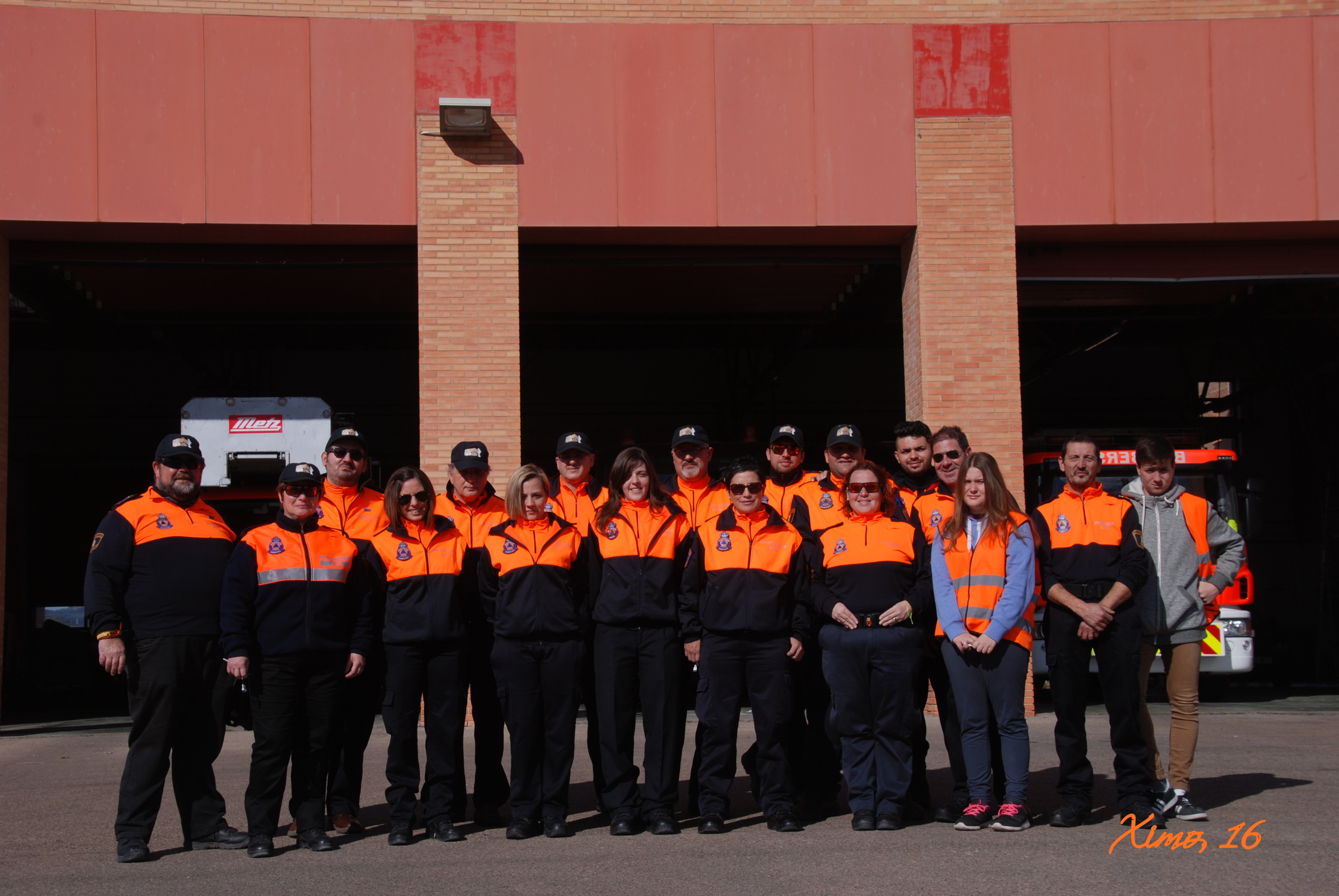 Los bomberos de Sagunto imparten un curso de extinción de incendios a los voluntarios de Protección Civil