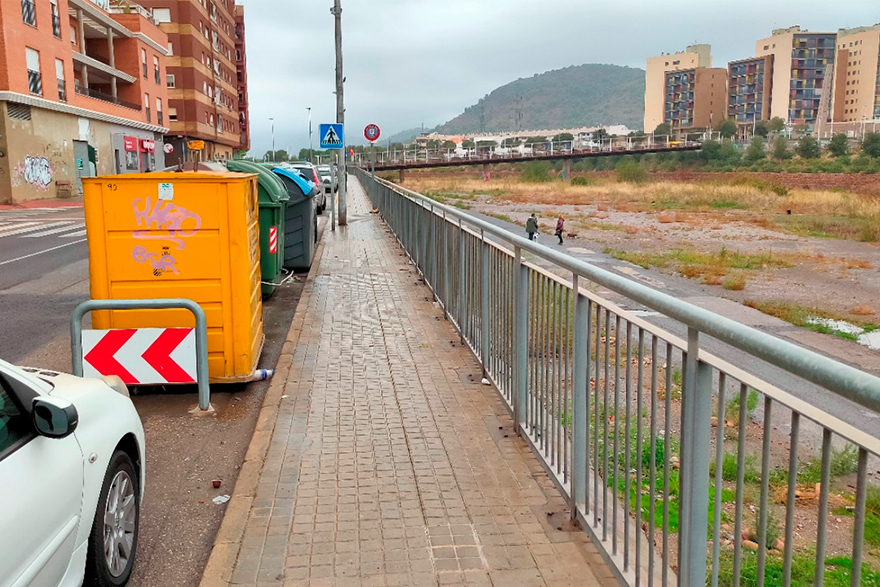 Empiezan los trabajos de mejora de accesibilidad y servicios de la acera norte de la Avenida Sants de la Pedra