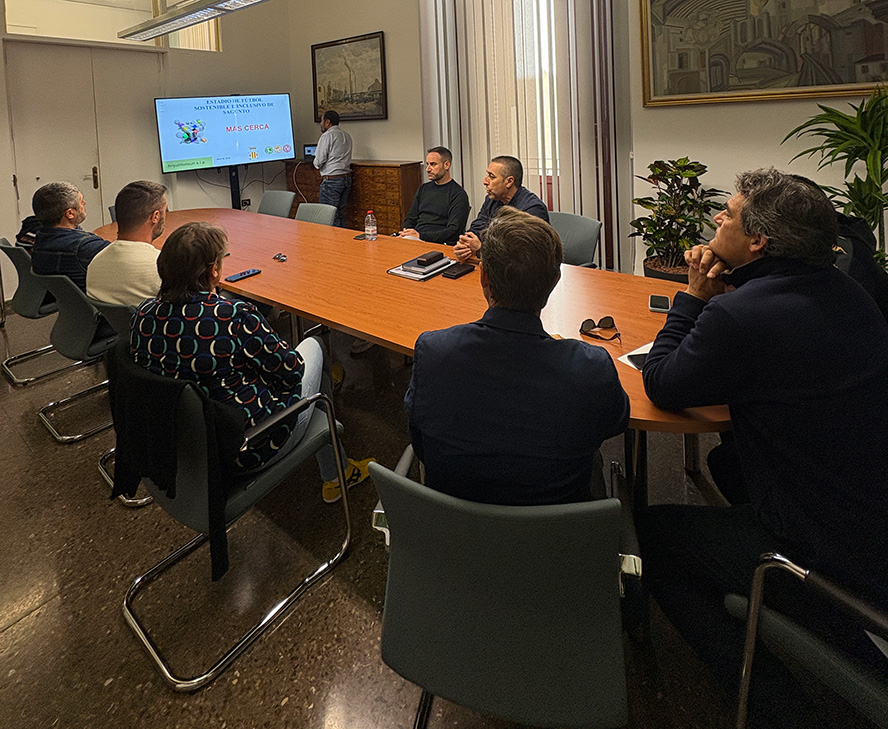 Sagunt presenta la memòria tècnica del futur estadi de futbol als grups municipals