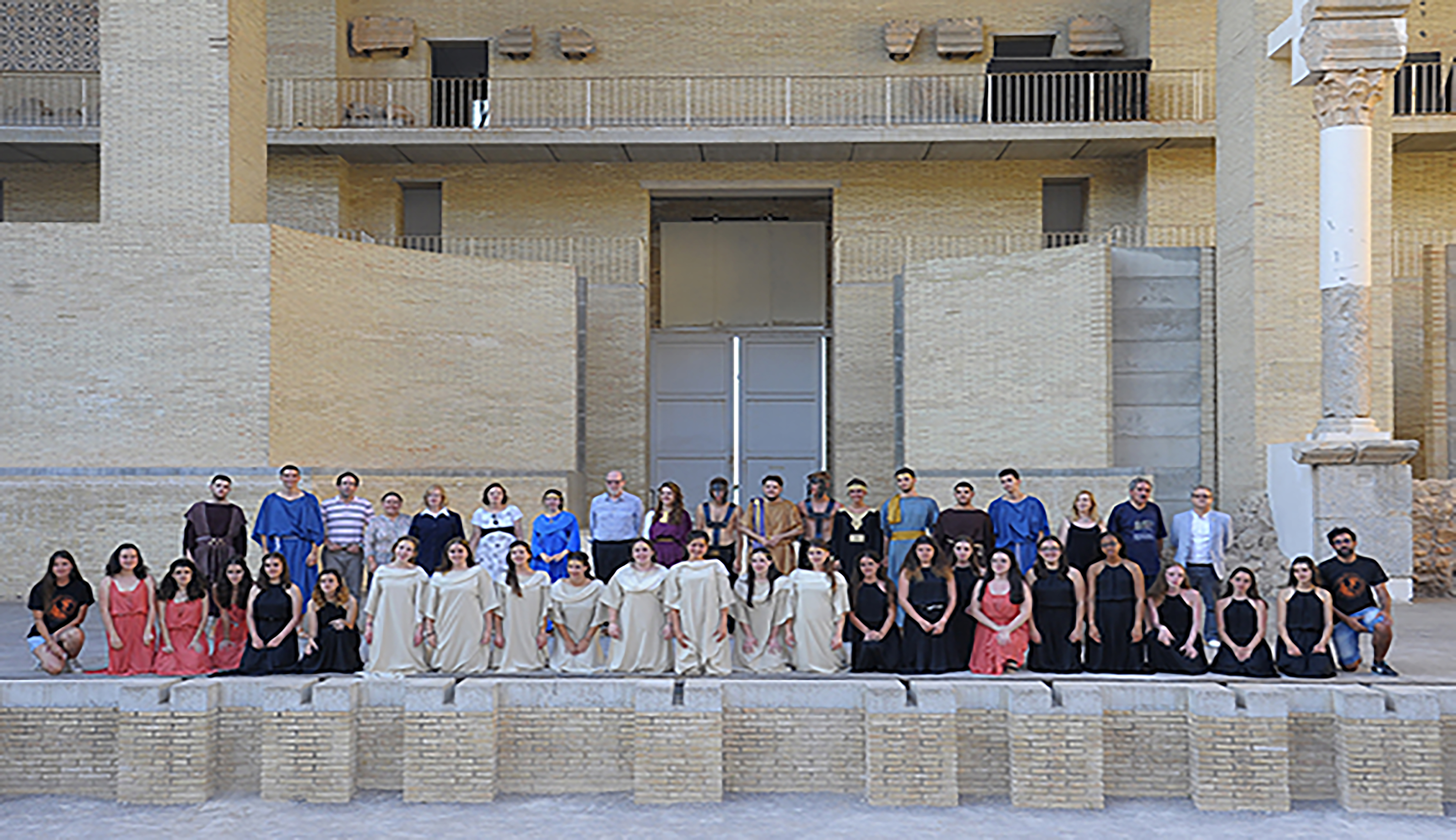 La Academia Saguntina clausura su Escola d’Estiu con una representación teatral