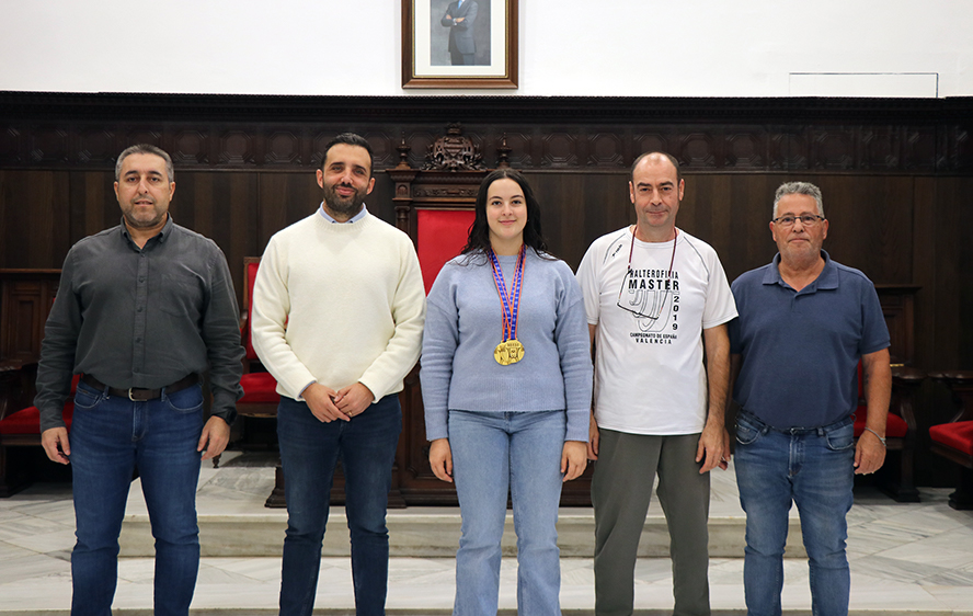 El Consistorio felicita a Alicia Munuera por su título de campeona de España de halterofilia Sub-15