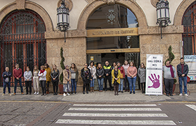 Sagunto guarda un minuto de silencio en señal de condena y repulsa por el presunto asesinato machista ocurrido en Alicante