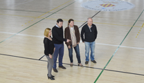 La delegación de Deportes ha realizado un tratamiento y el mantenimiento del parquet en el pabellón René Marigil