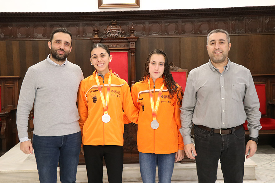 L'Ajuntament de Sagunt homenatja les atletes Luna Crispín i Ainhoa Martín