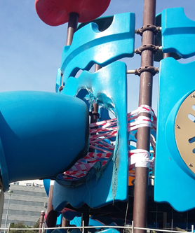 El departamento de Mantenimiento denunciará a la Policía Nacional los actos vandálicos del parque infantil de la plaza Juan Pablo II de Puerto de Sagunto