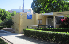 Alumnado del curso de Servicios Administrativos del IES María Moliner visitan el departamento de Promoción Económica e Industrial