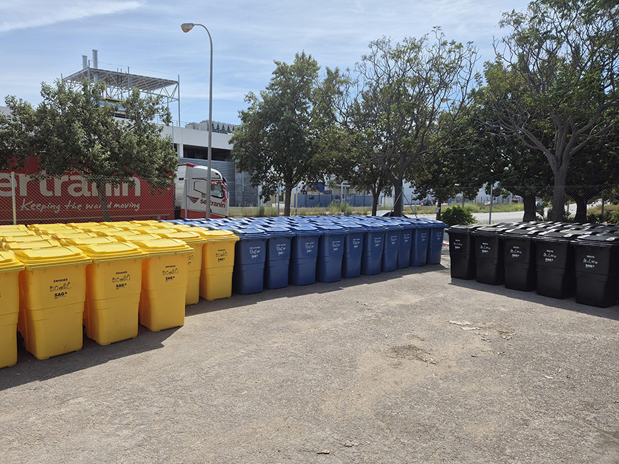 La SAG refuerza la educación ambiental con nuevas cubetas de reciclaje en los colegios