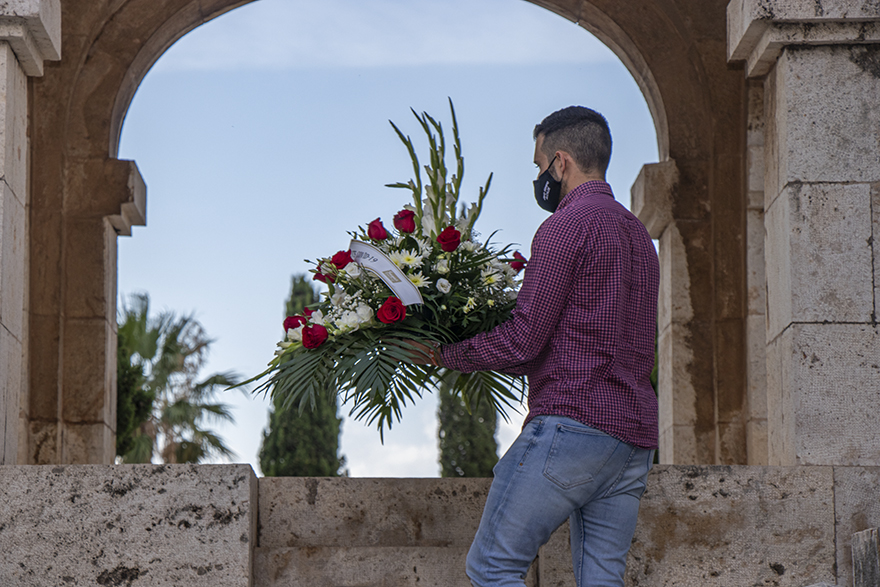 El Ayuntamiento de Sagunto se suma al homenaje a las víctimas de la COVID-19 y al personal sanitario 