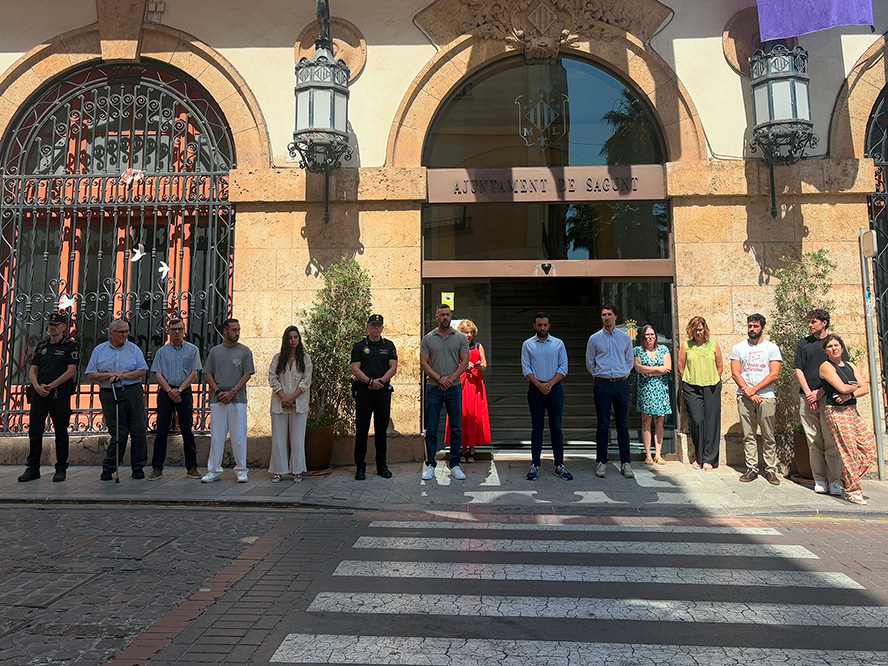 Sagunt guarda un minut de silenci en memòria de les víctimes dels terratrémols succeïts a Veneçuela