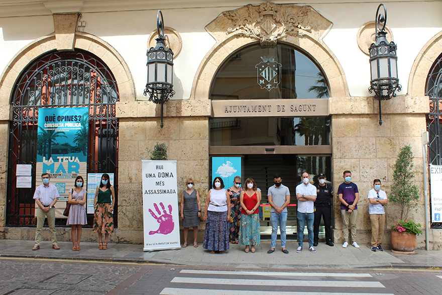 Sagunto guarda un minuto de silencio en señal de condena y repulsa por el presunto asesinato machista perpetrado en Sevilla