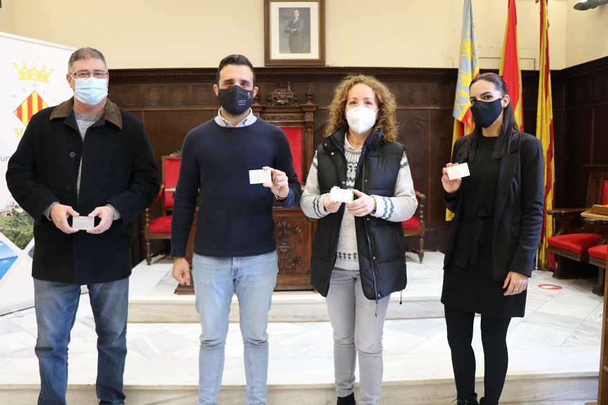 El Ayuntamiento y Carrefour Sagunto colaboran en una iniciativa solidaria para ayudar a personas desfavorecidas por Navidad